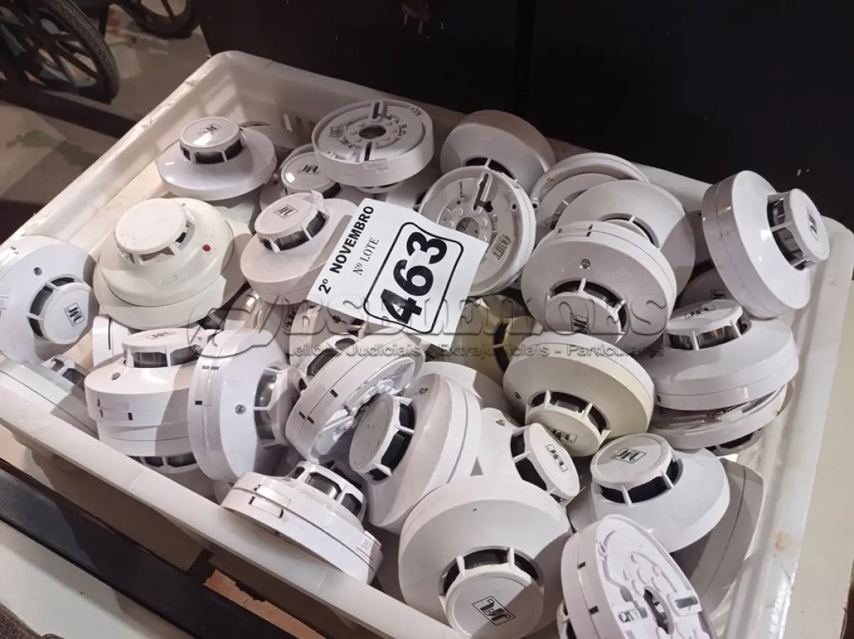 LOTE 463 - 01 LOTE COM GRANDE QUANTIDADE DETECTORES DE FUMAÇA. (NO ESTADO) ATENÇÃO! FAZER A VISITAÇÃO ANTES DE ARREMATAR, NÃO SABEMOS SE FUNCIONA. LEILÃO NÃO TEM GARANTIA E NEM DEVOLUÇÃO, SUJEITO A POSSÍVEIS AVARIAS VISÍVEIS/OCULTAS E/OU AUSÊNCIA DE COMPONENTES.