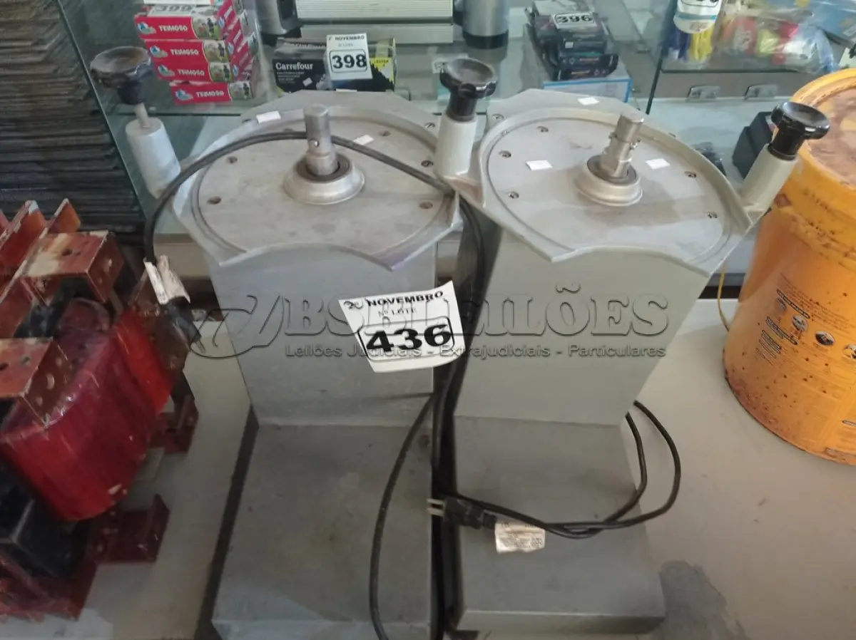 LOTE 436 - 02 BASES PARA PROCESSADORAS DE ALIMENTOS SKYMSEN. (NO ESTADO) ATENÇÃO! FAZER A VISITAÇÃO ANTES DE ARREMATAR, NÃO SABEMOS SE FUNCIONA. LEILÃO NÃO TEM GARANTIA E NEM DEVOLUÇÃO, SUJEITO A POSSÍVEIS AVARIAS VISÍVEIS/OCULTAS E/OU AUSÊNCIA DE COMPONENTES.