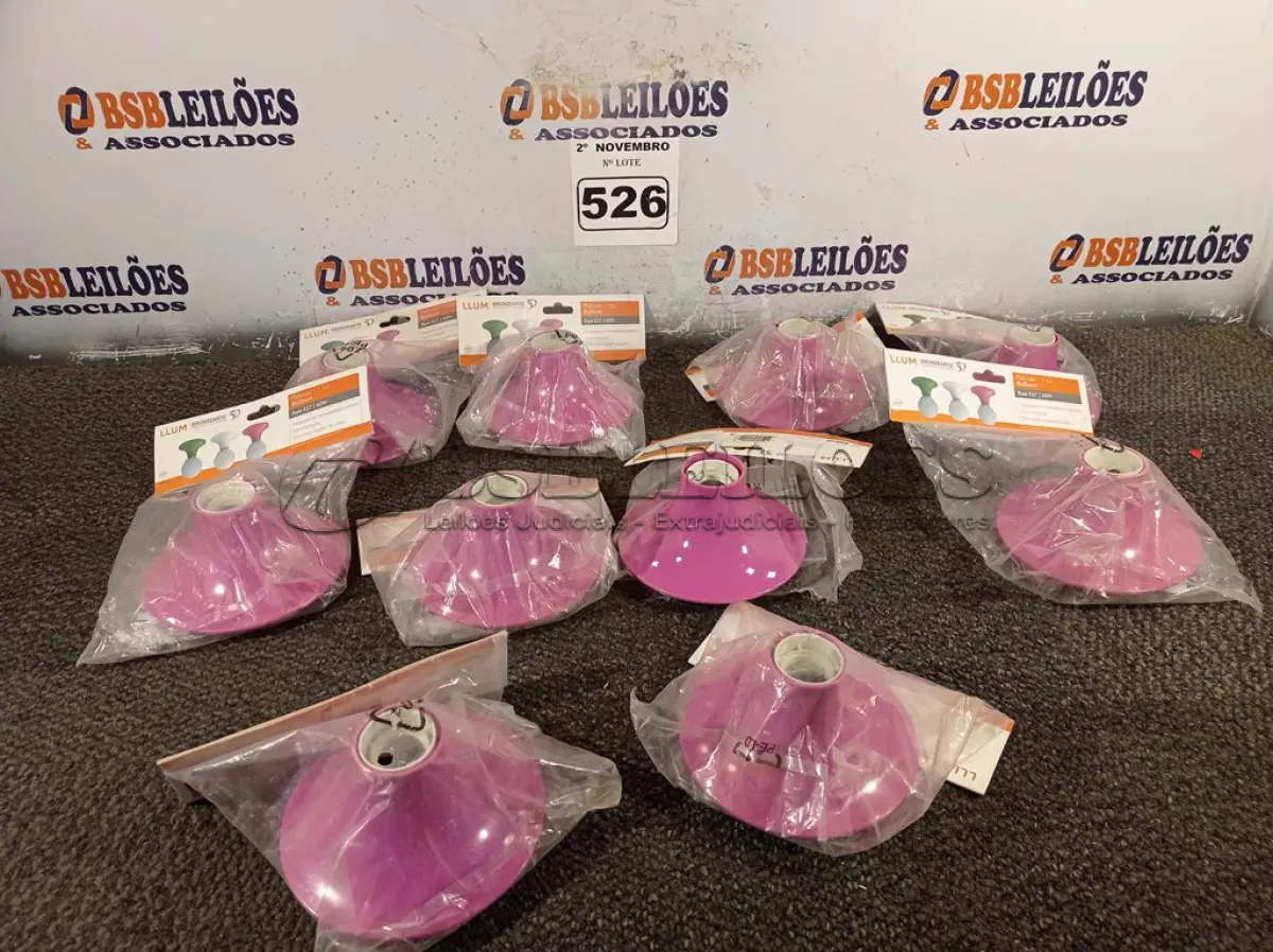 LOTE 526 - 10 PLAFONIER PVC 1XE27. (NO ESTADO) ATENÇÃO! FAZER A VISITAÇÃO ANTES DE ARREMATAR, NÃO SABEMOS SE FUNCIONA. LEILÃO NÃO TEM GARANTIA E NEM DEVOLUÇÃO, SUJEITO A POSSÍVEIS AVARIAS VISÍVEIS/OCULTAS E/OU AUSÊNCIA DE COMPONENTES.