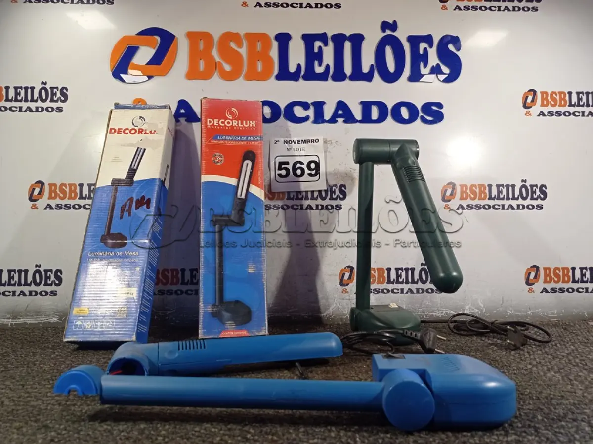 LOTE 569 - 04 LUMINÁRIAS DE MESA PELICANO CORES DIVERSAS. (NO ESTADO) ATENÇÃO! FAZER A VISITAÇÃO ANTES DE ARREMATAR, NÃO SABEMOS SE FUNCIONA. LEILÃO NÃO TEM GARANTIA E NEM DEVOLUÇÃO, SUJEITO A POSSÍVEIS AVARIAS VISÍVEIS/OCULTAS E/OU AUSÊNCIA DE COMPONENTES.