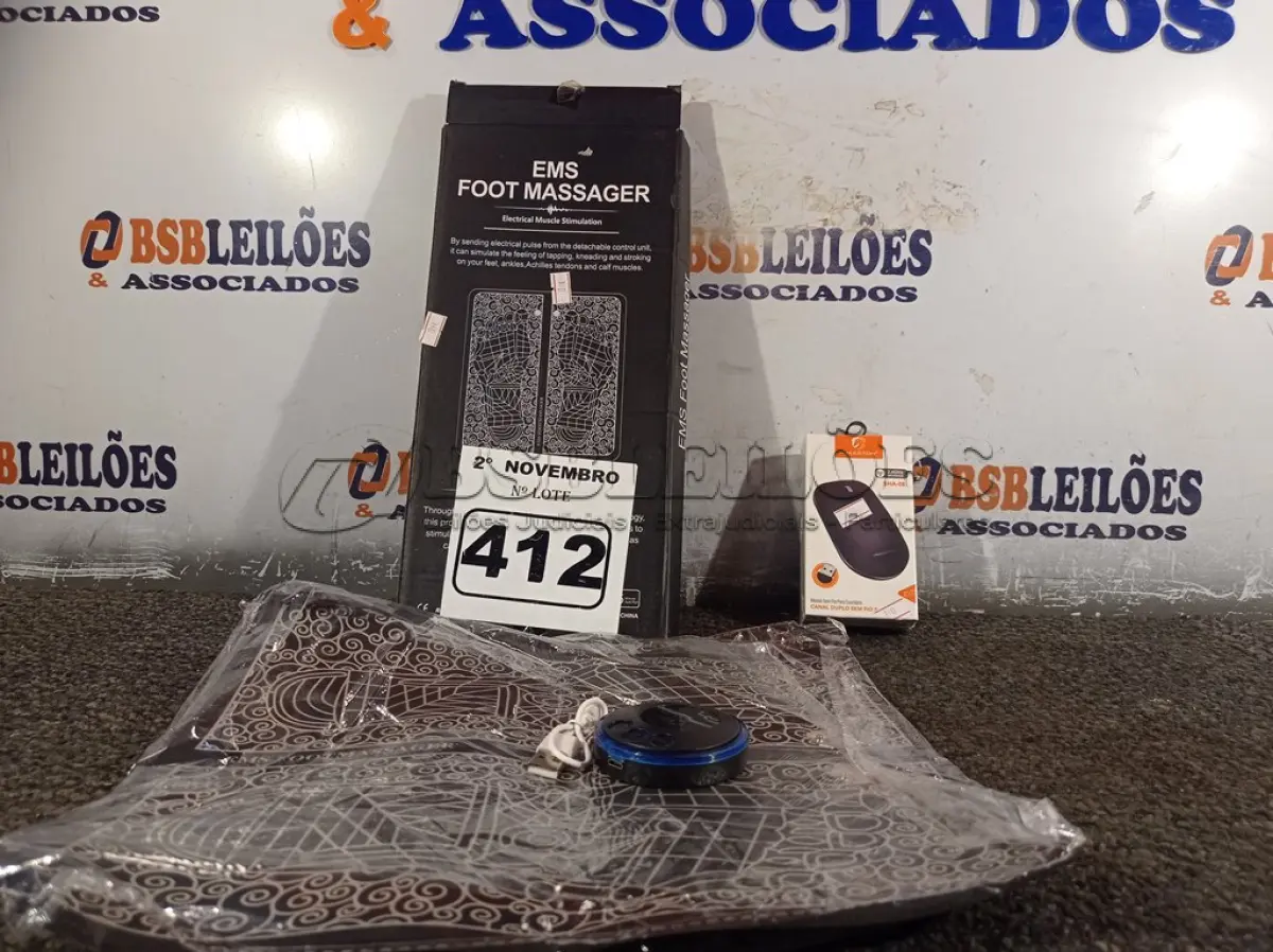LOTE 412 - 01 MASSAGEADOR PARA OS PÉS E 01 MOUSE SEM FIO. (NO ESTADO) ATENÇÃO! FAZER A VISITAÇÃO ANTES DE ARREMATAR, NÃO SABEMOS SE FUNCIONA. LEILÃO NÃO TEM GARANTIA E NEM DEVOLUÇÃO, SUJEITO A POSSÍVEIS AVARIAS VISÍVEIS/OCULTAS E/OU AUSÊNCIA DE COMPONENTES.
