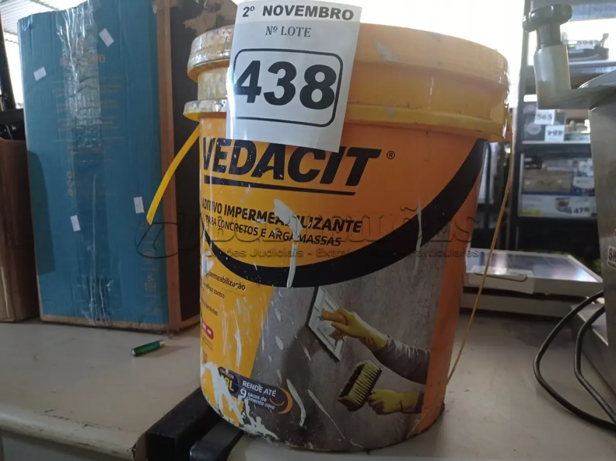 LOTE 438 - 01 BALDE DE VEDACIT, ADITIVO IMPERMEABILIZANTE PARA CONCRETOS E ARGAMASSAS 18L. (NO ESTADO) ATENÇÃO! FAZER A VISITAÇÃO ANTES DE ARREMATAR, NÃO SABEMOS SE FUNCIONA. LEILÃO NÃO TEM GARANTIA E NEM DEVOLUÇÃO, SUJEITO A POSSÍVEIS AVARIAS VISÍVEIS/OCULTAS E/OU AUSÊNCIA DE COMPONENTES.