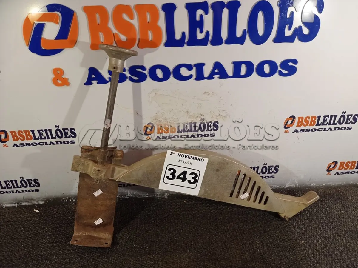 LOTE 343 - 01 PROTETOR DE DISCO PARA SERRA CIRCULAR. (NO ESTADO) ATENÇÃO! FAZER A VISITAÇÃO ANTES DE ARREMATAR, NÃO SABEMOS SE FUNCIONA. LEILÃO NÃO TEM GARANTIA E NEM DEVOLUÇÃO, SUJEITO A POSSÍVEIS AVARIAS VISÍVEIS/OCULTAS E/OU AUSÊNCIA DE COMPONENTES.