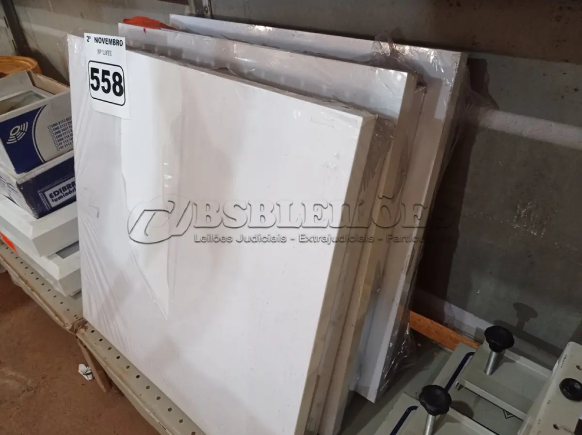 LOTE 558 - 03 LUMINÁRIAS DE EMBUTIR. (NO ESTADO) ATENÇÃO! FAZER A VISITAÇÃO ANTES DE ARREMATAR, NÃO SABEMOS SE FUNCIONA. LEILÃO NÃO TEM GARANTIA E NEM DEVOLUÇÃO, SUJEITO A POSSÍVEIS AVARIAS VISÍVEIS/OCULTAS E/OU AUSÊNCIA DE COMPONENTES.