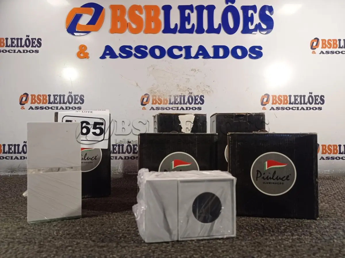 LOTE 565 - 05 ARANDELAS PIOLUCE. (NO ESTADO) ATENÇÃO! FAZER A VISITAÇÃO ANTES DE ARREMATAR, NÃO SABEMOS SE FUNCIONA. LEILÃO NÃO TEM GARANTIA E NEM DEVOLUÇÃO, SUJEITO A POSSÍVEIS AVARIAS VISÍVEIS/OCULTAS E/OU AUSÊNCIA DE COMPONENTES.