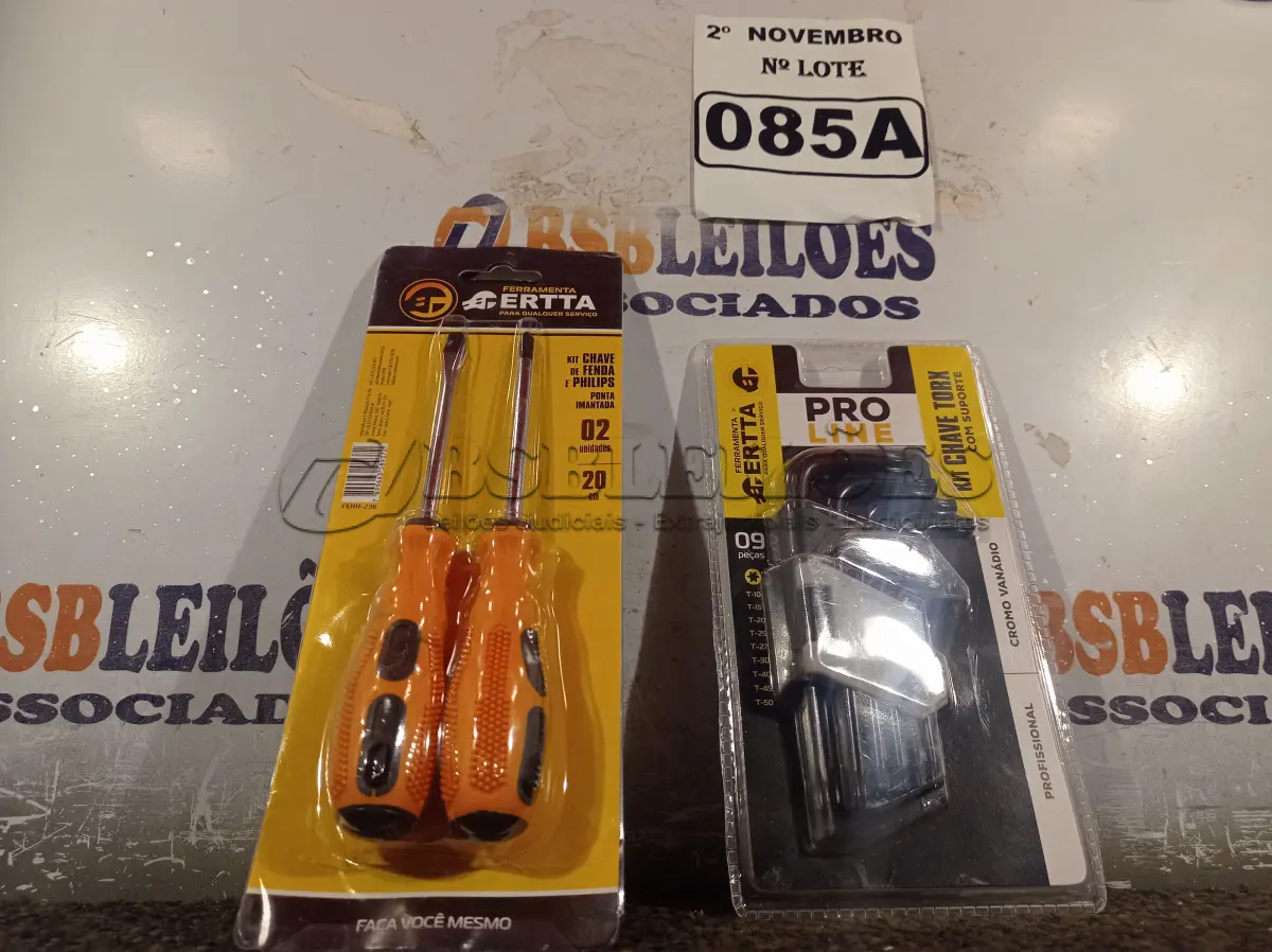 LOTE 085 - 01 KIT DE CHAVE FENDA/PHILIPS E 01 KIT DE CHAVE TORX. (NO ESTADO) ATENÇÃO! FAZER A VISITAÇÃO ANTES DE ARREMATAR, NÃO SABEMOS SE FUNCIONA. LEILÃO NÃO TEM GARANTIA E NEM DEVOLUÇÃO, SUJEITO A POSSÍVEIS AVARIAS VISÍVEIS/OCULTAS E/OU AUSÊNCIA DE COMPONENTES.