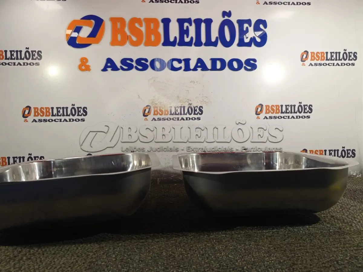 LOTE 349 - 02 CUBAS RASAS PARA PIA EM INOX 40X34X11CM. (NO ESTADO) ATENÇÃO! FAZER A VISITAÇÃO ANTES DE ARREMATAR, NÃO SABEMOS SE FUNCIONA. LEILÃO NÃO TEM GARANTIA E NEM DEVOLUÇÃO, SUJEITO A POSSÍVEIS AVARIAS VISÍVEIS/OCULTAS E/OU AUSÊNCIA DE COMPONENTES.
