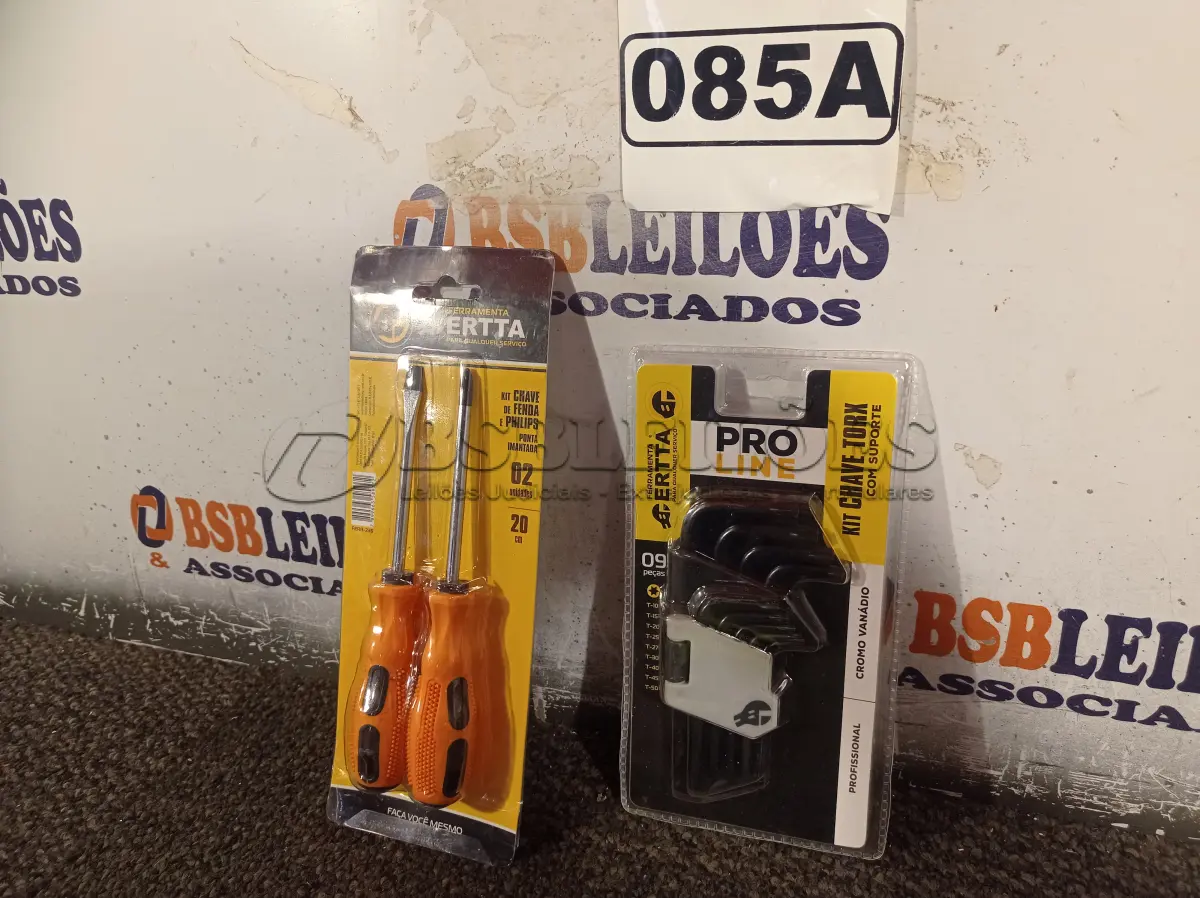 LOTE 085 - 01 KIT DE CHAVE FENDA/PHILIPS E 01 KIT DE CHAVE TORX. (NO ESTADO) ATENÇÃO! FAZER A VISITAÇÃO ANTES DE ARREMATAR, NÃO SABEMOS SE FUNCIONA. LEILÃO NÃO TEM GARANTIA E NEM DEVOLUÇÃO, SUJEITO A POSSÍVEIS AVARIAS VISÍVEIS/OCULTAS E/OU AUSÊNCIA DE COMPONENTES.