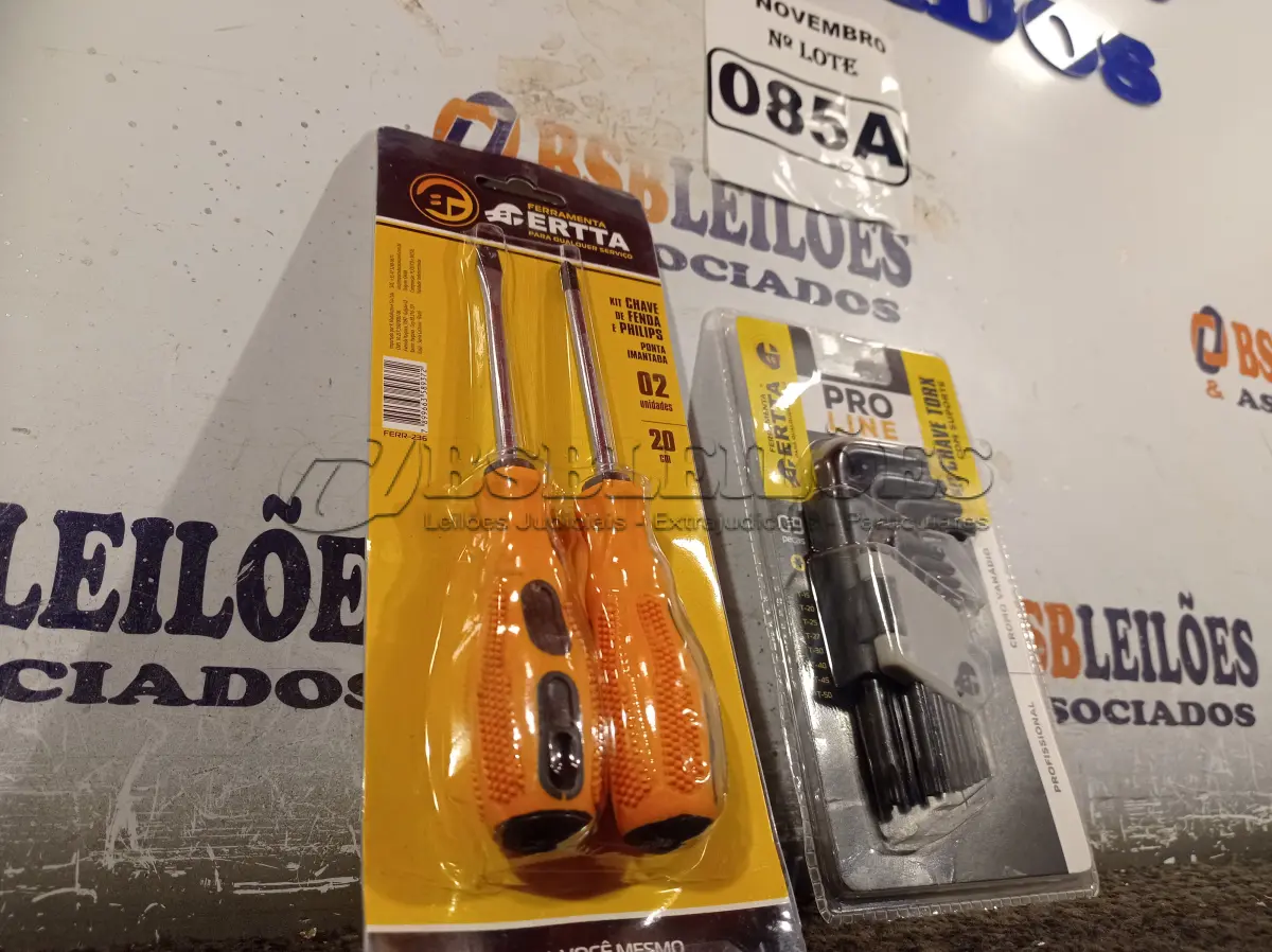 LOTE 085 - 01 KIT DE CHAVE FENDA/PHILIPS E 01 KIT DE CHAVE TORX. (NO ESTADO) ATENÇÃO! FAZER A VISITAÇÃO ANTES DE ARREMATAR, NÃO SABEMOS SE FUNCIONA. LEILÃO NÃO TEM GARANTIA E NEM DEVOLUÇÃO, SUJEITO A POSSÍVEIS AVARIAS VISÍVEIS/OCULTAS E/OU AUSÊNCIA DE COMPONENTES.