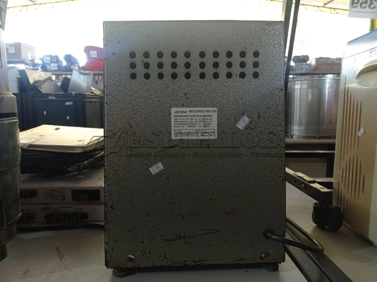 LOTE 358 - 01 MOEDOR DE CARNE INDUSTRIAL METVISA. (NO ESTADO) ATENÇÃO! FAZER A VISITAÇÃO ANTES DE ARREMATAR, NÃO SABEMOS SE FUNCIONA. LEILÃO NÃO TEM GARANTIA E NEM DEVOLUÇÃO, SUJEITO A POSSÍVEIS AVARIAS VISÍVEIS/OCULTAS E/OU AUSÊNCIA DE COMPONENTES.