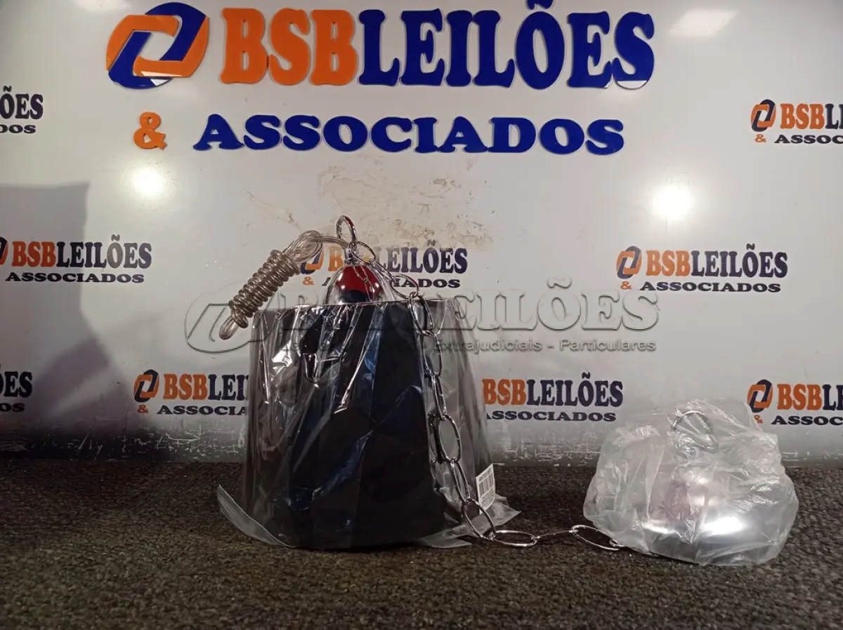 LOTE 574 - 01 LUMINÁRIA PENDENTE SÃO PAULO. (NO ESTADO) ATENÇÃO! FAZER A VISITAÇÃO ANTES DE ARREMATAR, NÃO SABEMOS SE FUNCIONA. LEILÃO NÃO TEM GARANTIA E NEM DEVOLUÇÃO, SUJEITO A POSSÍVEIS AVARIAS VISÍVEIS/OCULTAS E/OU AUSÊNCIA DE COMPONENTES.