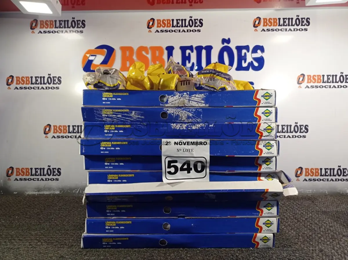 LOTE 540 - 01 LOTE COM VÁRIAS LÂMPADAS FLUORESCENTE CIRCULAR E REATORES. (NO ESTADO) ATENÇÃO! FAZER A VISITAÇÃO ANTES DE ARREMATAR, NÃO SABEMOS SE FUNCIONA. LEILÃO NÃO TEM GARANTIA E NEM DEVOLUÇÃO, SUJEITO A POSSÍVEIS AVARIAS VISÍVEIS/OCULTAS E/OU AUSÊNCIA DE COMPONENTES.