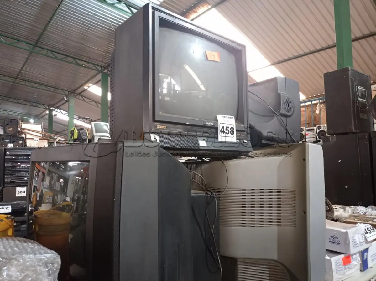LOTE 458 - 04 TV’S DE TUBO MARCAS E MODELOS DIVERSOS. (NO ESTADO) ATENÇÃO! FAZER A VISITAÇÃO ANTES DE ARREMATAR, NÃO SABEMOS SE FUNCIONA. LEILÃO NÃO TEM GARANTIA E NEM DEVOLUÇÃO, SUJEITO A POSSÍVEIS AVARIAS VISÍVEIS/OCULTAS E/OU AUSÊNCIA DE COMPONENTES.