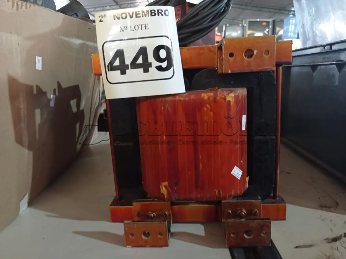 LOTE 449 - 01 TRANSFORMADOR. (NO ESTADO) ATENÇÃO! FAZER A VISITAÇÃO ANTES DE ARREMATAR, NÃO SABEMOS SE FUNCIONA. LEILÃO NÃO TEM GARANTIA E NEM DEVOLUÇÃO, SUJEITO A POSSÍVEIS AVARIAS VISÍVEIS/OCULTAS E/OU AUSÊNCIA DE COMPONENTES.