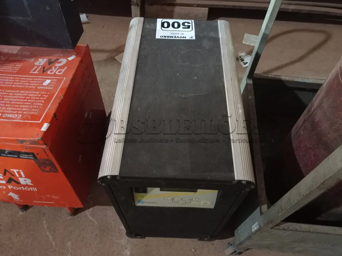 LOTE 500 - 01 NOBREAK 7.5KVA. (NO ESTADO) ATENÇÃO! FAZER A VISITAÇÃO ANTES DE ARREMATAR, NÃO SABEMOS SE FUNCIONA. LEILÃO NÃO TEM GARANTIA E NEM DEVOLUÇÃO, SUJEITO A POSSÍVEIS AVARIAS VISÍVEIS/OCULTAS E/OU AUSÊNCIA DE COMPONENTES.
