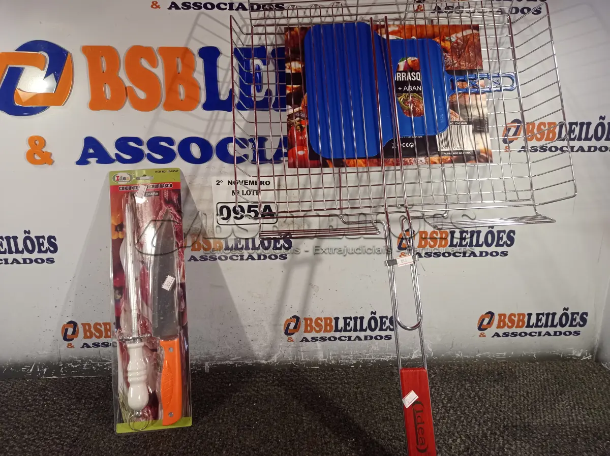 LOTE 095 - 01 KIT CHURRASCO. (NO ESTADO) ATENÇÃO! FAZER A VISITAÇÃO ANTES DE ARREMATAR, NÃO SABEMOS SE FUNCIONA. LEILÃO NÃO TEM GARANTIA E NEM DEVOLUÇÃO, SUJEITO A POSSÍVEIS AVARIAS VISÍVEIS/OCULTAS E/OU AUSÊNCIA DE COMPONENTES.