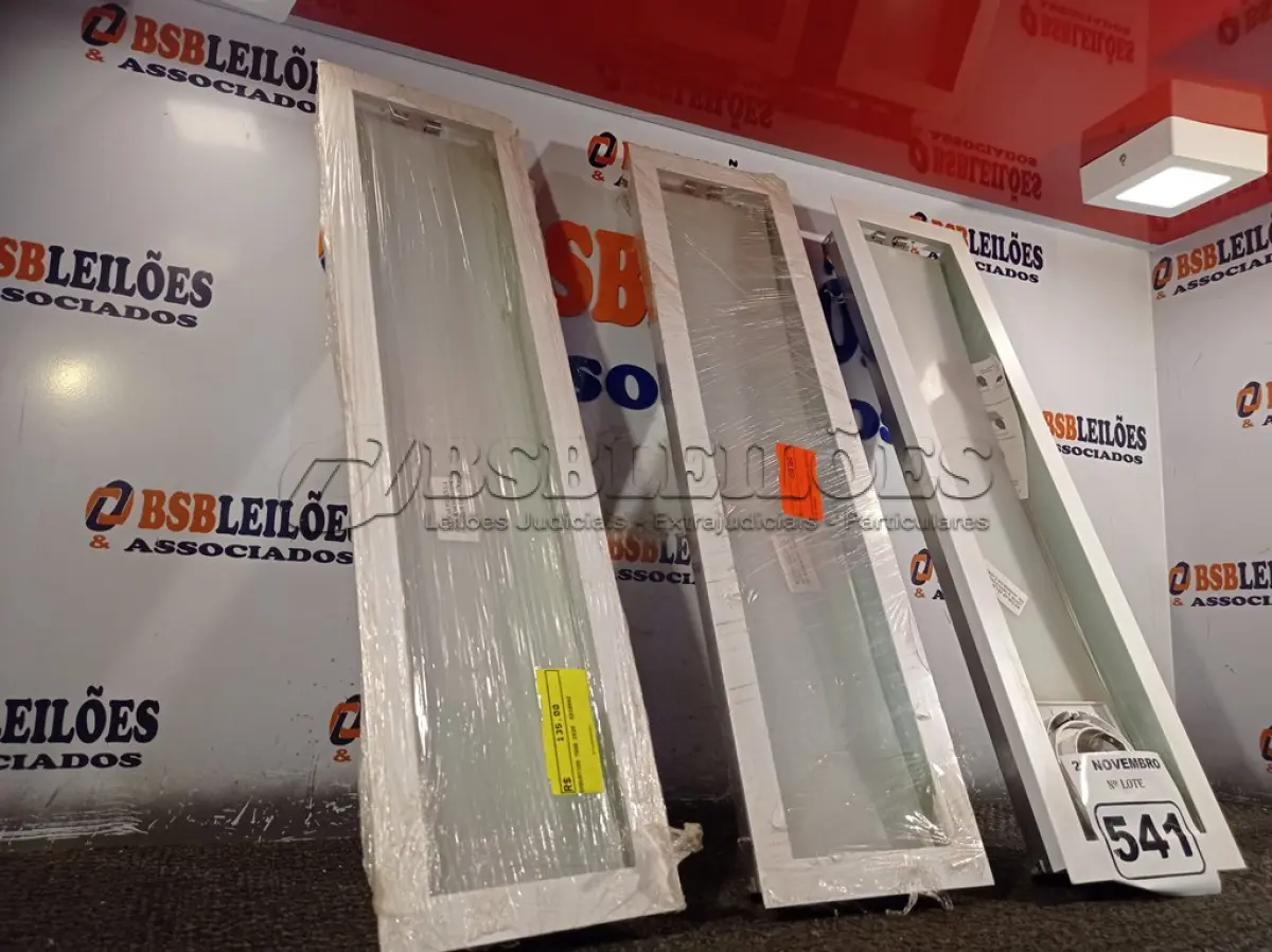 LOTE 541 - 03 LUMINÁRIAS DE EMBUTIR 7806 2X20 EDIBRAZ. (NO ESTADO) ATENÇÃO! FAZER A VISITAÇÃO ANTES DE ARREMATAR, NÃO SABEMOS SE FUNCIONA. LEILÃO NÃO TEM GARANTIA E NEM DEVOLUÇÃO, SUJEITO A POSSÍVEIS AVARIAS VISÍVEIS/OCULTAS E/OU AUSÊNCIA DE COMPONENTES.