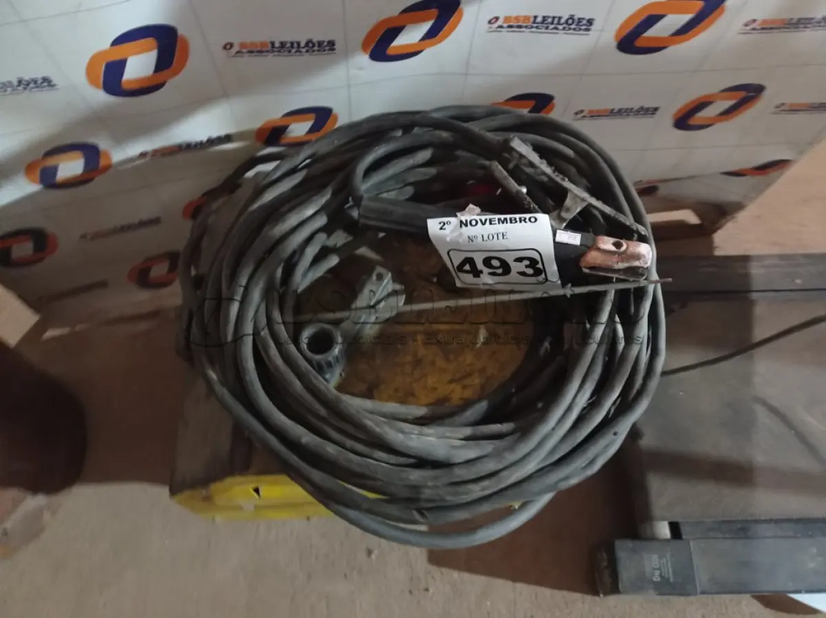 LOTE 493 - 01 MÁQUINA DE SOLDA ELÉTRICA BANTAN 250. (NO ESTADO) ATENÇÃO! FAZER A VISITAÇÃO ANTES DE ARREMATAR, NÃO SABEMOS SE FUNCIONA. LEILÃO NÃO TEM GARANTIA E NEM DEVOLUÇÃO, SUJEITO A POSSÍVEIS AVARIAS VISÍVEIS/OCULTAS E/OU AUSÊNCIA DE COMPONENTES.