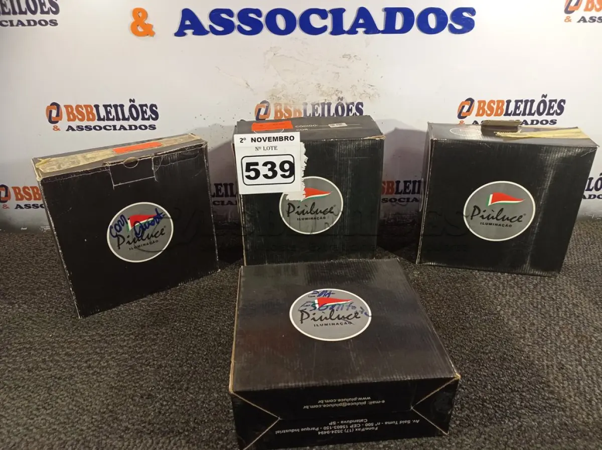 LOTE 539 - 04 LUMINÁRIAS DE EMBUTIR 20X20 5380 PIULUCECE. (NO ESTADO) ATENÇÃO! FAZER A VISITAÇÃO ANTES DE ARREMATAR, NÃO SABEMOS SE FUNCIONA. LEILÃO NÃO TEM GARANTIA E NEM DEVOLUÇÃO, SUJEITO A POSSÍVEIS AVARIAS VISÍVEIS/OCULTAS E/OU AUSÊNCIA DE COMPONENTES.
