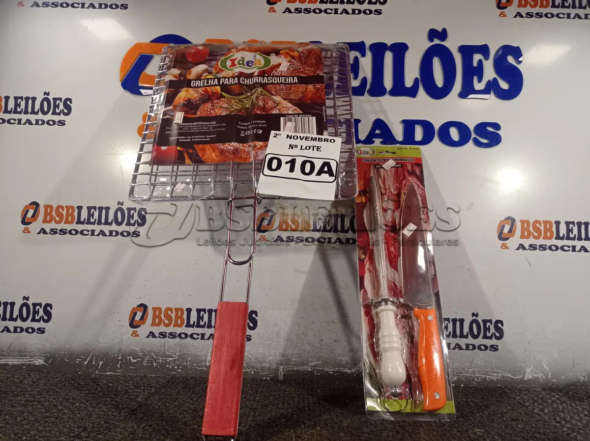 LOTE 010 - 01 KIT CHURRASCO. (NO ESTADO) ATENÇÃO! FAZER A VISITAÇÃO ANTES DE ARREMATAR, NÃO SABEMOS SE FUNCIONA. LEILÃO NÃO TEM GARANTIA E NEM DEVOLUÇÃO, SUJEITO A POSSÍVEIS AVARIAS VISÍVEIS/OCULTAS E/OU AUSÊNCIA DE COMPONENTES.