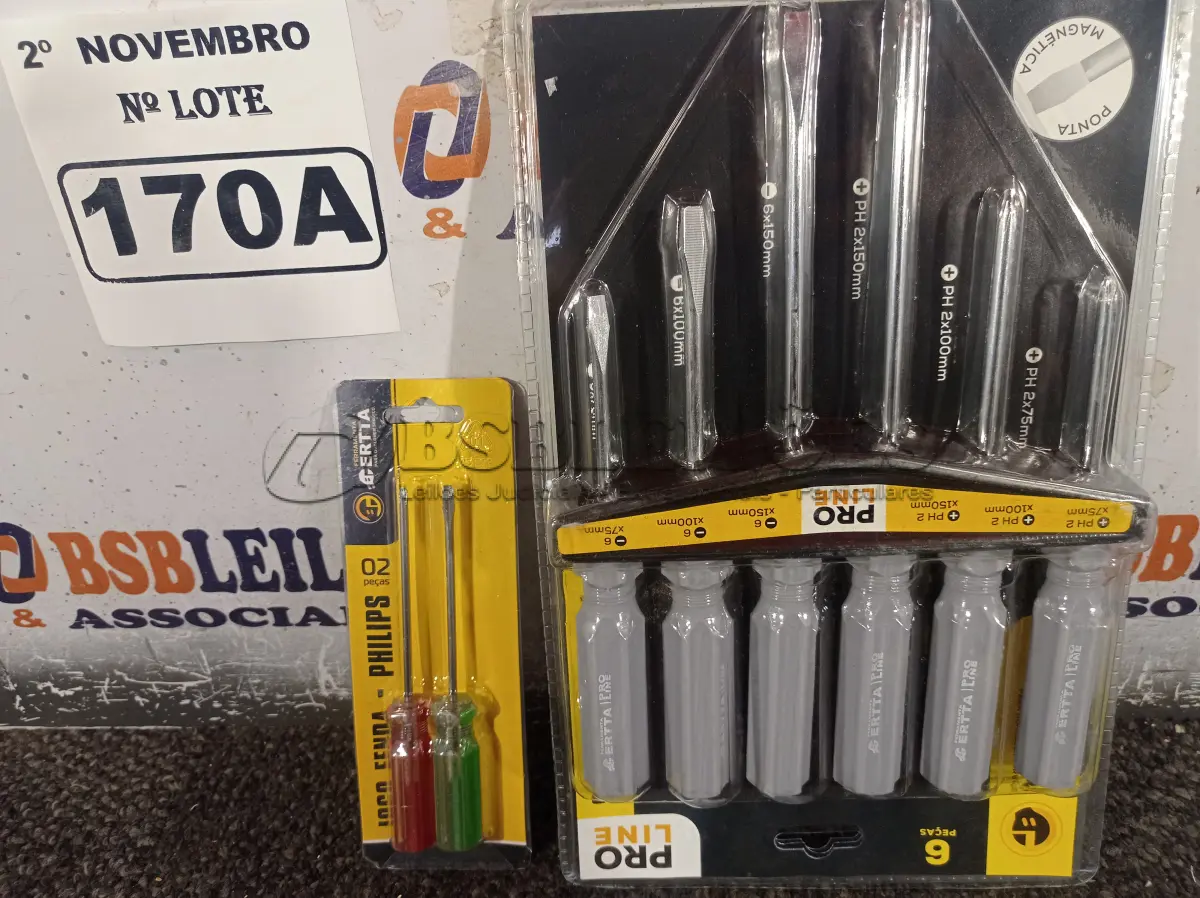LOTE 170 - 02 KIT’S DE CHAVES FENDA/PHILIPS 06/02 PEÇAS. (NO ESTADO) ATENÇÃO! FAZER A VISITAÇÃO ANTES DE ARREMATAR, NÃO SABEMOS SE FUNCIONA. LEILÃO NÃO TEM GARANTIA E NEM DEVOLUÇÃO, SUJEITO A POSSÍVEIS AVARIAS VISÍVEIS/OCULTAS E/OU AUSÊNCIA DE COMPONENTES.