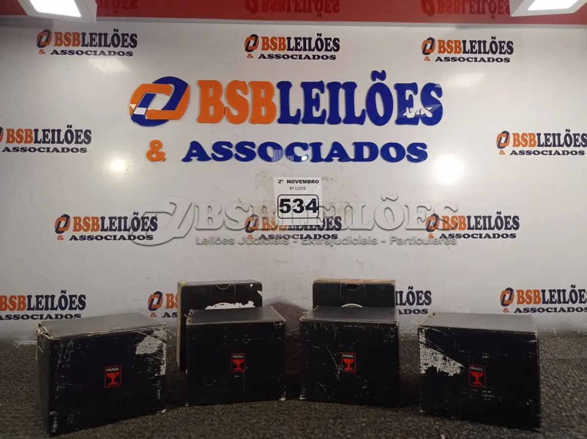 LOTE 534 - 06 ARANDELAS PIOLUCE. (NO ESTADO) ATENÇÃO! FAZER A VISITAÇÃO ANTES DE ARREMATAR, NÃO SABEMOS SE FUNCIONA. LEILÃO NÃO TEM GARANTIA E NEM DEVOLUÇÃO, SUJEITO A POSSÍVEIS AVARIAS VISÍVEIS/OCULTAS E/OU AUSÊNCIA DE COMPONENTES.