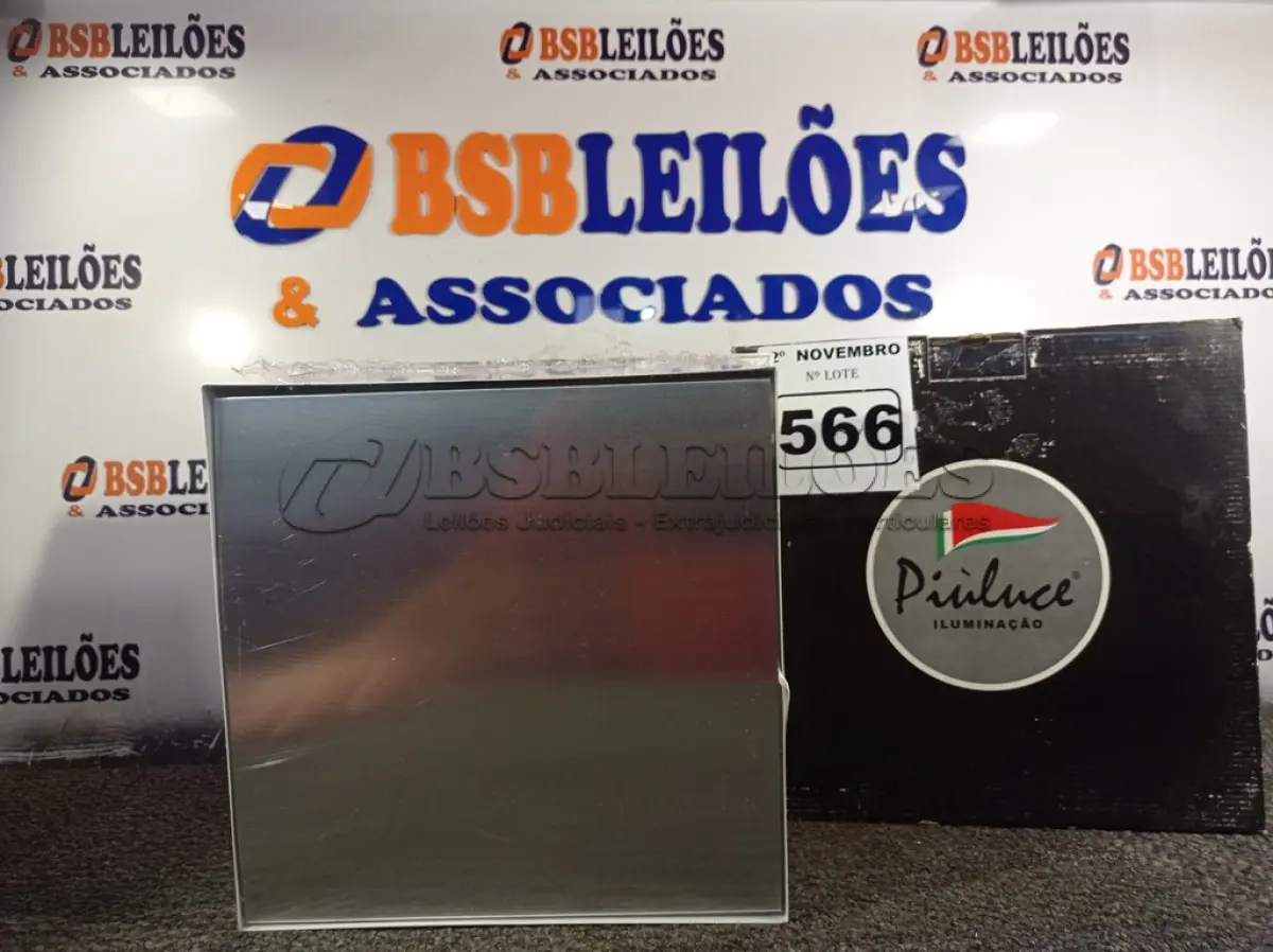 LOTE 566 - 02 LUMINÁRIAS DE EMBUTIR 30X30 PIOLUCE. (NO ESTADO) ATENÇÃO! FAZER A VISITAÇÃO ANTES DE ARREMATAR, NÃO SABEMOS SE FUNCIONA. LEILÃO NÃO TEM GARANTIA E NEM DEVOLUÇÃO, SUJEITO A POSSÍVEIS AVARIAS VISÍVEIS/OCULTAS E/OU AUSÊNCIA DE COMPONENTES.