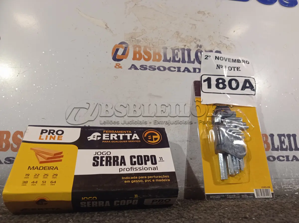 LOTE 180 - 01 JOGO DE SERRA COPO E 01 KIT DE CHAVE ALLEN. (NO ESTADO) ATENÇÃO! FAZER A VISITAÇÃO ANTES DE ARREMATAR, NÃO SABEMOS SE FUNCIONA. LEILÃO NÃO TEM GARANTIA E NEM DEVOLUÇÃO, SUJEITO A POSSÍVEIS AVARIAS VISÍVEIS/OCULTAS E/OU AUSÊNCIA DE COMPONENTES.