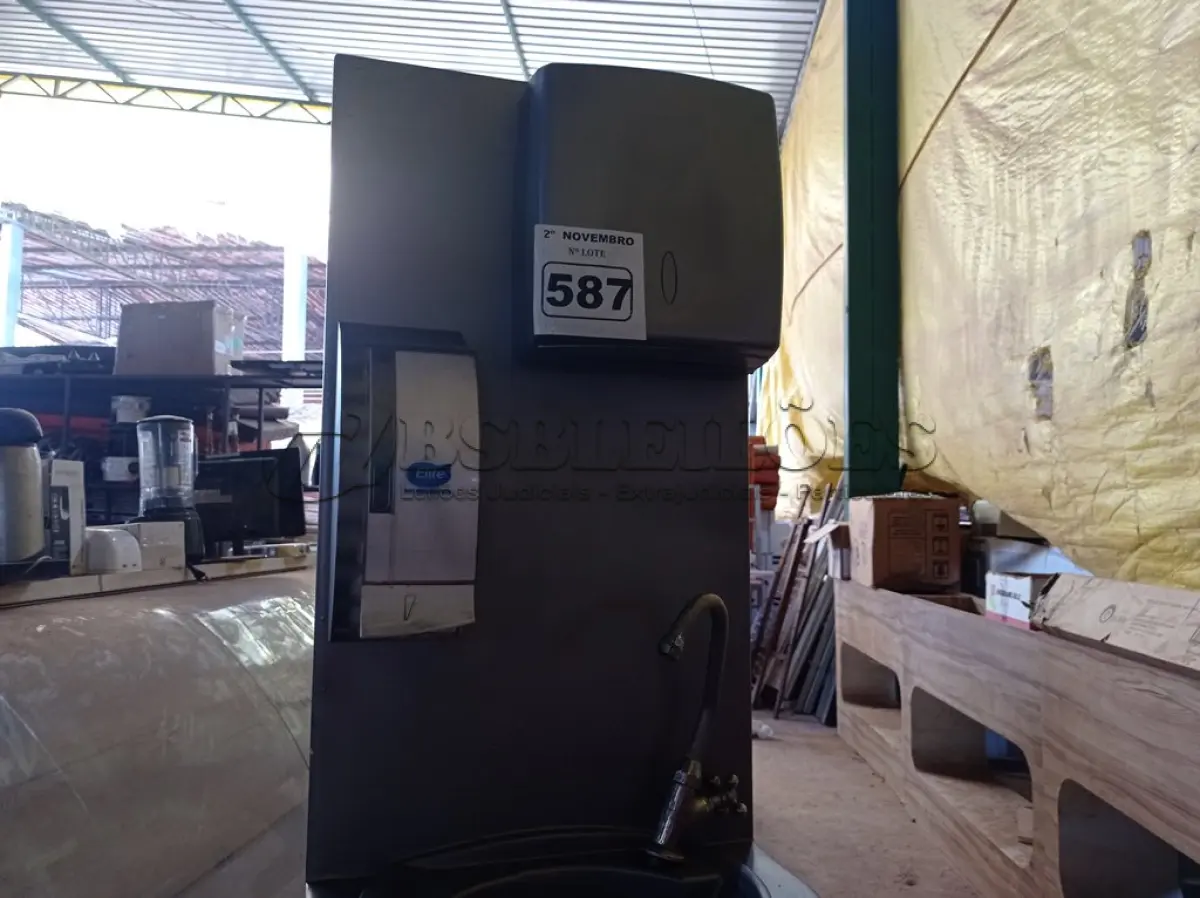 LOTE 587 - 01 TOTEM EM FIBRA DE VIDRO PARA HIGIENIZAÇÃO DAS MÃOS. (NO ESTADO) ATENÇÃO! FAZER A VISITAÇÃO ANTES DE ARREMATAR, NÃO SABEMOS SE FUNCIONA. LEILÃO NÃO TEM GARANTIA E NEM DEVOLUÇÃO, SUJEITO A POSSÍVEIS AVARIAS VISÍVEIS/OCULTAS E/OU AUSÊNCIA DE COMPONENTES.