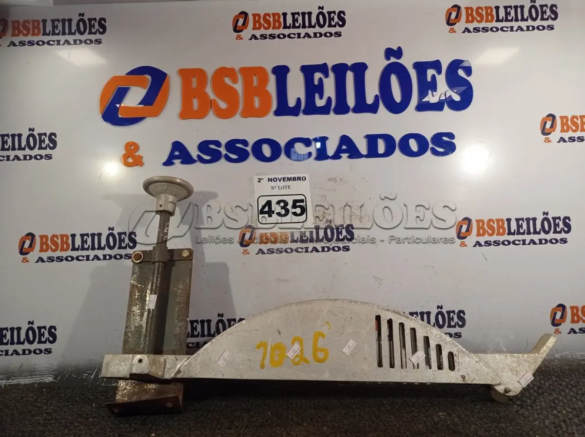 LOTE 435 - 01 PROTETOR DE DISCO PARA SERRA CIRCULAR. (NO ESTADO) ATENÇÃO! FAZER A VISITAÇÃO ANTES DE ARREMATAR, NÃO SABEMOS SE FUNCIONA. LEILÃO NÃO TEM GARANTIA E NEM DEVOLUÇÃO, SUJEITO A POSSÍVEIS AVARIAS VISÍVEIS/OCULTAS E/OU AUSÊNCIA DE COMPONENTES.