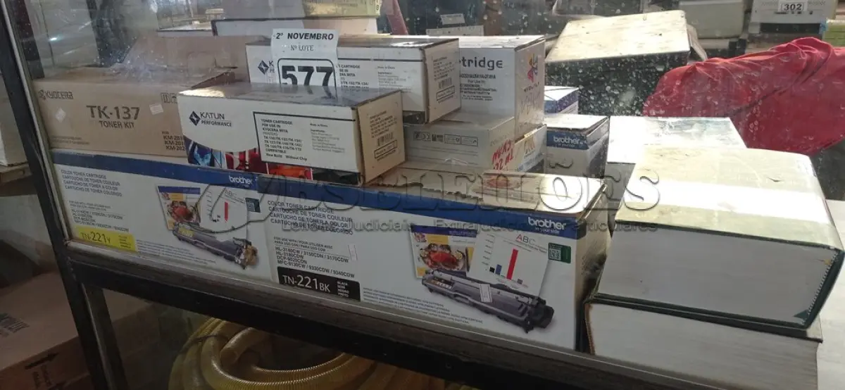 LOTE 577 - 01 LOTE COM VÁRIOS TONERS MARCAS E MODELOS DIVERSOS. (NO ESTADO) ATENÇÃO! FAZER A VISITAÇÃO ANTES DE ARREMATAR, NÃO SABEMOS SE FUNCIONA. LEILÃO NÃO TEM GARANTIA E NEM DEVOLUÇÃO, SUJEITO A POSSÍVEIS AVARIAS VISÍVEIS/OCULTAS E/OU AUSÊNCIA DE COMPONENTES.