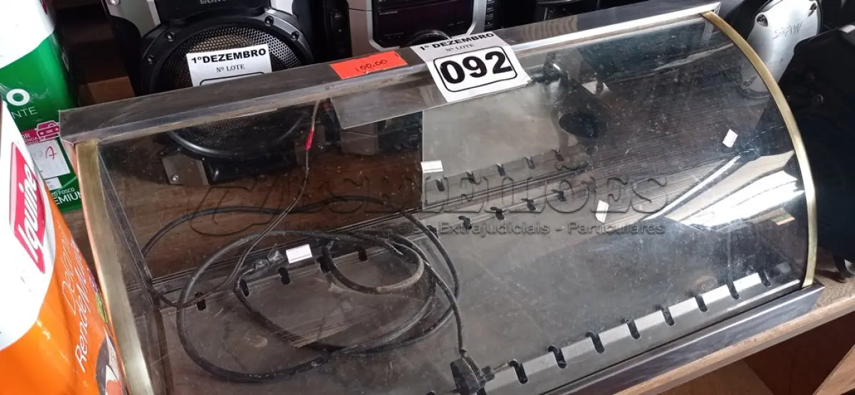 LOTE 092 - 01 ESTUFA PARA SALGADOS. (NO ESTADO) ATENÇÃO! FAZER A VISITAÇÃO ANTES DE ARREMATAR, NÃO SABEMOS SE FUNCIONA. LEILÃO NÃO TEM GARANTIA E NEM DEVOLUÇÃO, SUJEITO A POSSÍVEIS AVARIAS VISÍVEIS/OCULTAS E/OU AUSÊNCIA DE COMPONENTES.