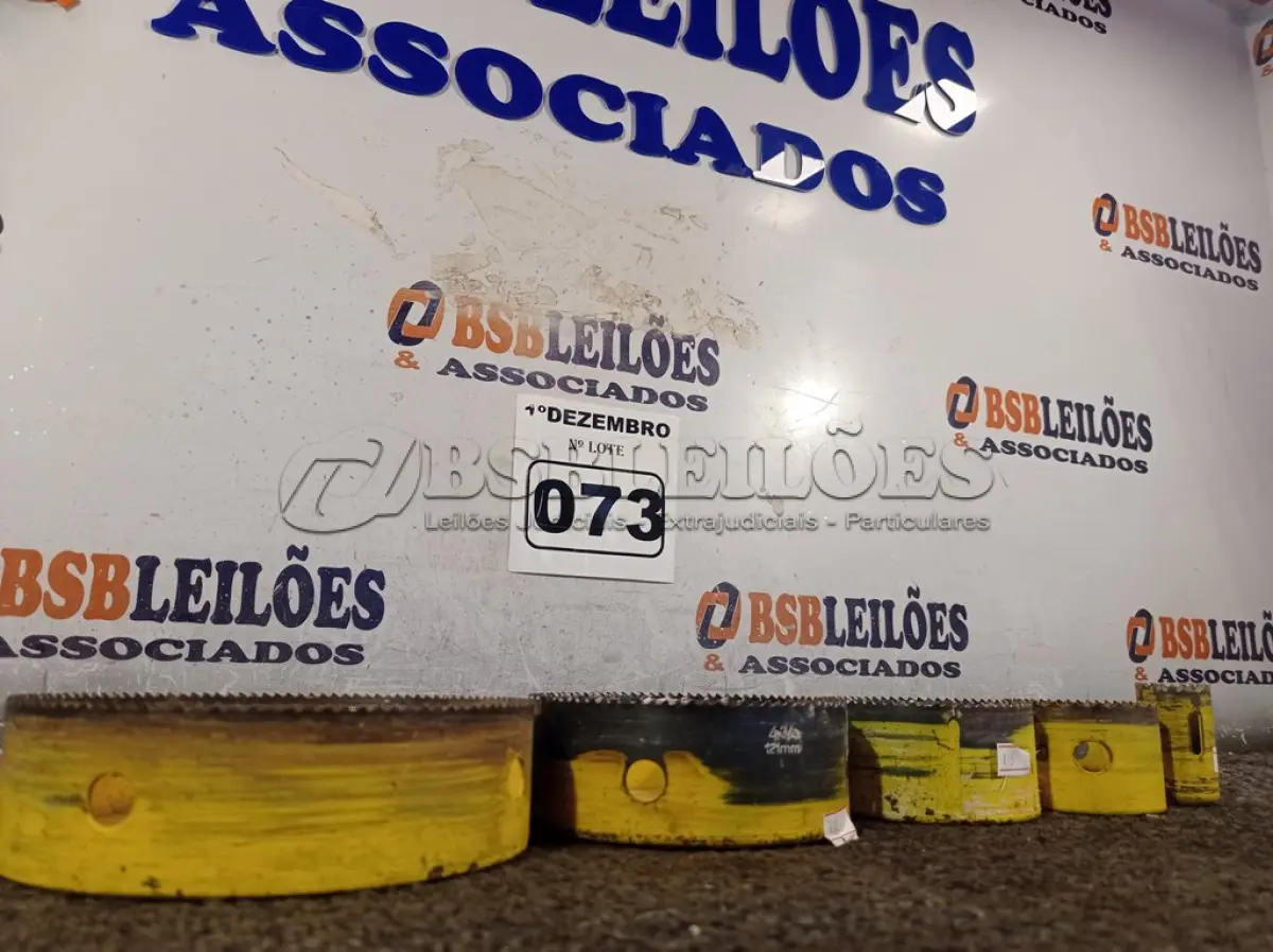 LOTE 073 - 01 JOGO DE SERRA COPO. (NO ESTADO) ATENÇÃO! FAZER A VISITAÇÃO ANTES DE ARREMATAR, NÃO SABEMOS SE FUNCIONA. LEILÃO NÃO TEM GARANTIA E NEM DEVOLUÇÃO, SUJEITO A POSSÍVEIS AVARIAS VISÍVEIS/OCULTAS E/OU AUSÊNCIA DE COMPONENTES.