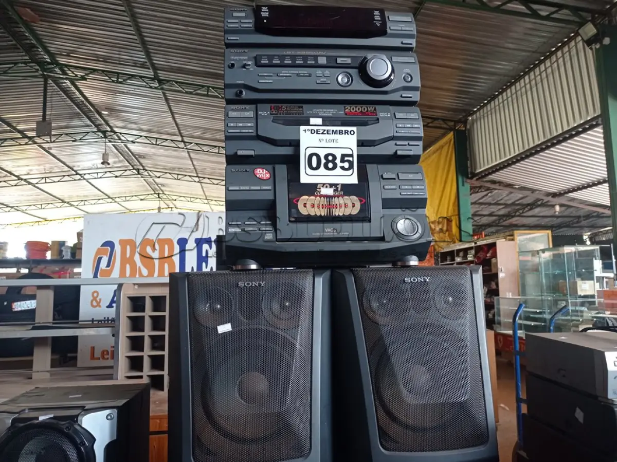 LOTE 085 - 01 APARELHO DE SOM 3X1 MARCA SONY. (NO ESTADO) ATENÇÃO! FAZER A VISITAÇÃO ANTES DE ARREMATAR, NÃO SABEMOS SE FUNCIONA. LEILÃO NÃO TEM GARANTIA E NEM DEVOLUÇÃO, SUJEITO A POSSÍVEIS AVARIAS VISÍVEIS/OCULTAS E/OU AUSÊNCIA DE COMPONENTES.