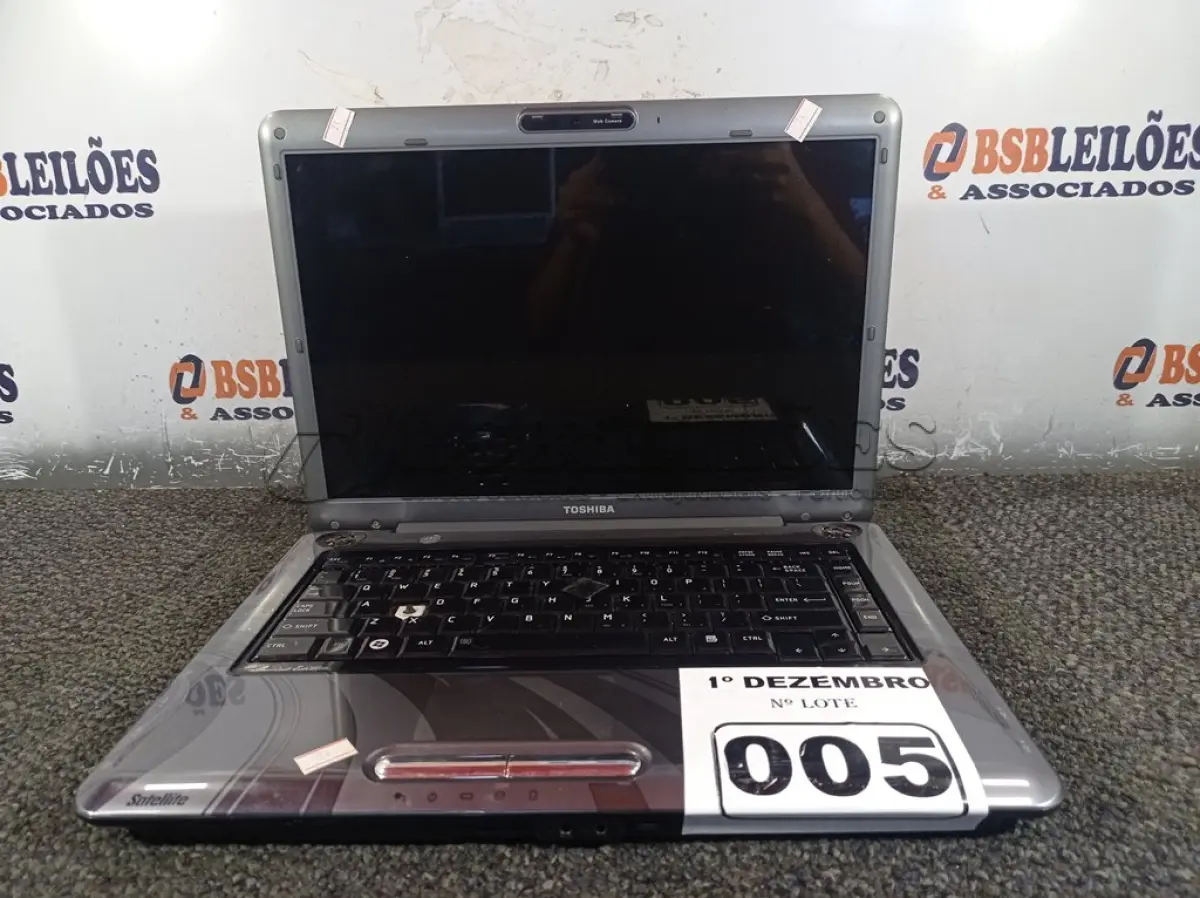 LOTE 005 - 01 NOTEBOOK MARCA TOSHIBA. (NO ESTADO) ATENÇÃO! FAZER A VISITAÇÃO ANTES DE ARREMATAR, NÃO SABEMOS SE FUNCIONA. LEILÃO NÃO TEM GARANTIA E NEM DEVOLUÇÃO, SUJEITO A POSSÍVEIS AVARIAS VISÍVEIS/OCULTAS E/OU AUSÊNCIA DE COMPONENTES.