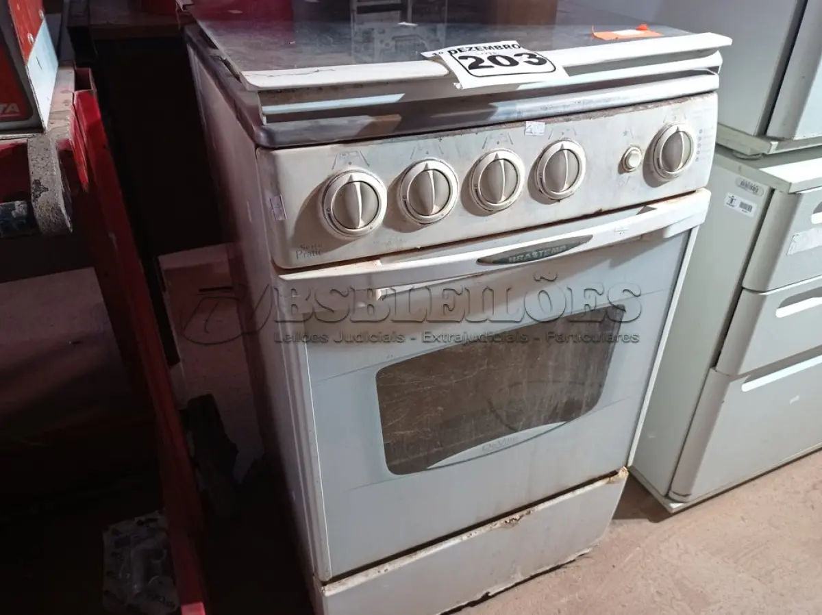LOTE 203 - 01 FOGÃO A GÁS 04 BOCAS MARCA BRASTEMP. (NO ESTADO) ATENÇÃO! FAZER A VISITAÇÃO ANTES DE ARREMATAR, NÃO SABEMOS SE FUNCIONA. LEILÃO NÃO TEM GARANTIA E NEM DEVOLUÇÃO, SUJEITO A POSSÍVEIS AVARIAS VISÍVEIS/OCULTAS E/OU AUSÊNCIA DE COMPONENTES.