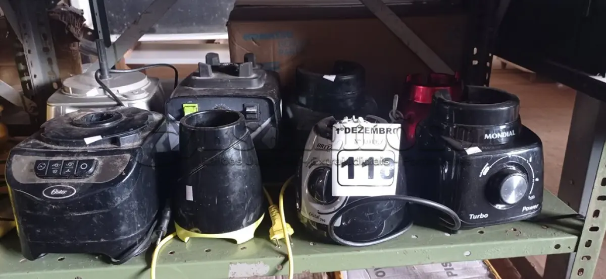 LOTE 118 - 08 BASES DE LIQUIDIFICADORES MARCAS E MODELOS DIVERSOS. (NO ESTADO) ATENÇÃO! FAZER A VISITAÇÃO ANTES DE ARREMATAR, NÃO SABEMOS SE FUNCIONA. LEILÃO NÃO TEM GARANTIA E NEM DEVOLUÇÃO, SUJEITO A POSSÍVEIS AVARIAS VISÍVEIS/OCULTAS E/OU AUSÊNCIA DE COMPONENTES.