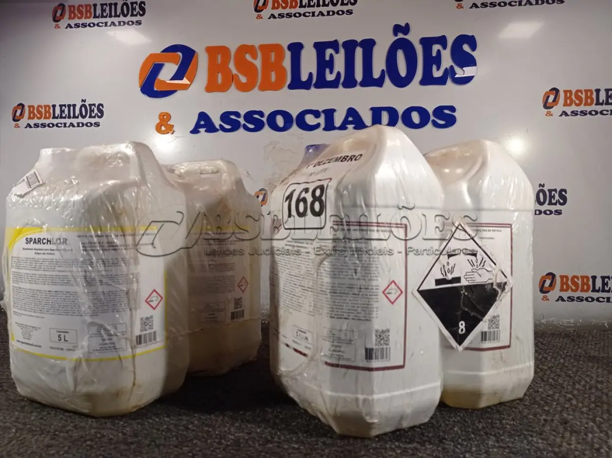 LOTE 168 - 10 LITROS DE CLOROCLEAN, LIMPADOR DESINFETANTE CLORADO PARA INDÚSTRIAS ALIMENTÍCIAS E AFINS E 10 LITROS DE DESINFETANTE HOSPITALAR PARA SUPERFÍCIES FIXAS E ARTIGOS NÃO CRÍTICOS. (NO ESTADO) ATENÇÃO! FAZER A VISITAÇÃO ANTES DE ARREMATAR, NÃO SABEMOS SE FUNCIONA. LEILÃO NÃO TEM GARANTIA E NEM DEVOLUÇÃO, SUJEITO A POSSÍVEIS AVARIAS VISÍVEIS/OCULTAS E/OU AUSÊNCIA DE COMPONENTES.