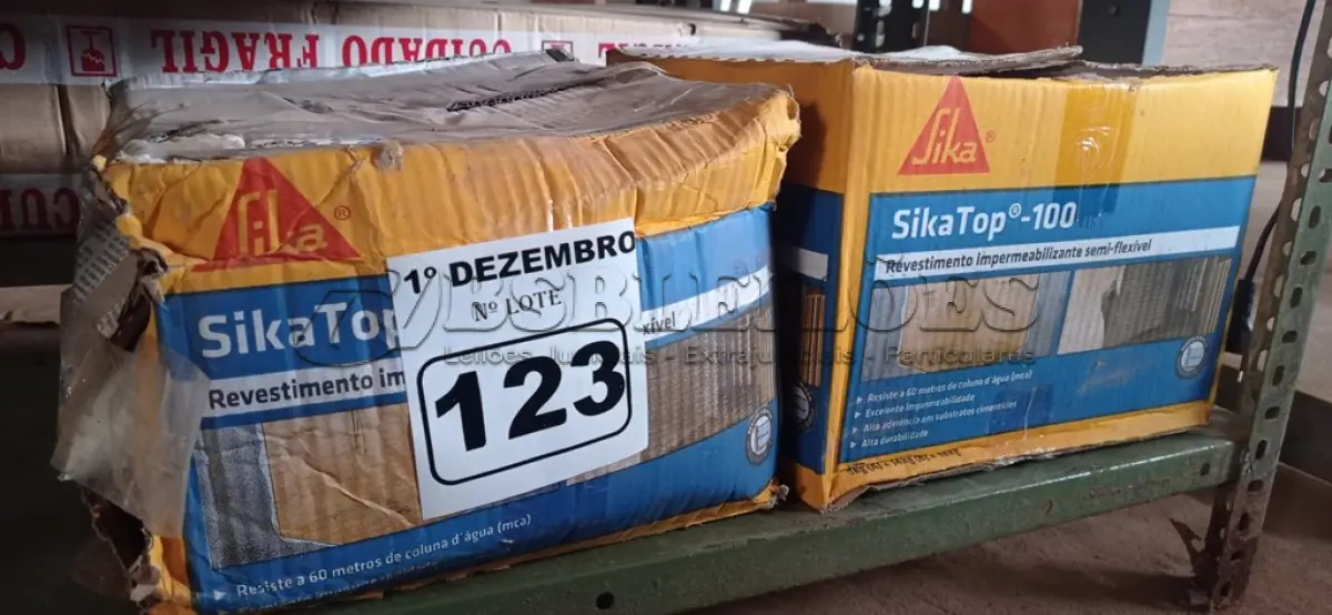 LOTE 123 - 02 CAIXAS DE REVESTIMENTO IMPERMEABILIZANTE SEMI-FLEXIVEL SIKA TOP 100 18KG. (NO ESTADO) ATENÇÃO! FAZER A VISITAÇÃO ANTES DE ARREMATAR, NÃO SABEMOS SE FUNCIONA. LEILÃO NÃO TEM GARANTIA E NEM DEVOLUÇÃO, SUJEITO A POSSÍVEIS AVARIAS VISÍVEIS/OCULTAS E/OU AUSÊNCIA DE COMPONENTES.