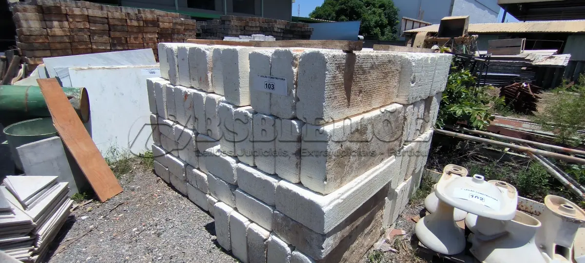 LOTE 103 - 01 LOTE COM PEÇAS EM ISOPOR (NO ESTADO, NÃO SABEMOS SE FUNCIONA. LEILÃO NÃO TEM GARANTIA E NEM DEVOLUÇÃO).