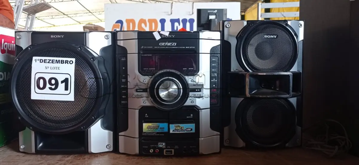 LOTE 091 - 01 APARELHO DE SOM 3X1 MARCA SONY. (NO ESTADO) ATENÇÃO! FAZER A VISITAÇÃO ANTES DE ARREMATAR, NÃO SABEMOS SE FUNCIONA. LEILÃO NÃO TEM GARANTIA E NEM DEVOLUÇÃO, SUJEITO A POSSÍVEIS AVARIAS VISÍVEIS/OCULTAS E/OU AUSÊNCIA DE COMPONENTES.