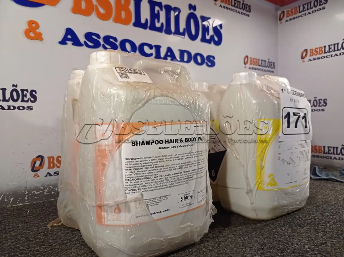 LOTE 171 - 20 LITROS DE DESINFETANTE HOSPITALAR PARA SUPERFÍCIES FIXAS E ARTIGOS NÃO CRÍTICOS E 10 LITROS DE SHAMPOO PARA CABELO E CORPO. (NO ESTADO) ATENÇÃO! FAZER A VISITAÇÃO ANTES DE ARREMATAR, NÃO SABEMOS SE FUNCIONA. LEILÃO NÃO TEM GARANTIA E NEM DEVOLUÇÃO, SUJEITO A POSSÍVEIS AVARIAS VISÍVEIS/OCULTAS E/OU AUSÊNCIA DE COMPONENTES.