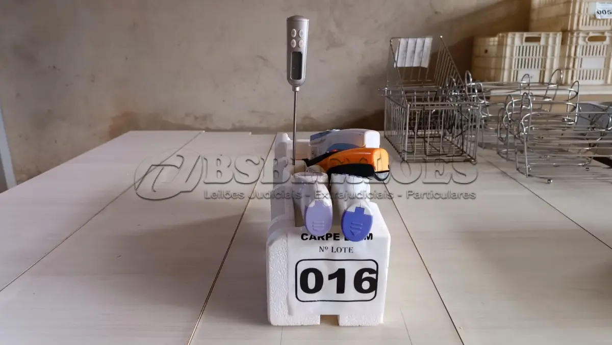 LOTE 016 - 08 TERMÔMETROS, TAMANHOS DIVERSOS. (NO ESTADO, NÃO SABEMOS SE FUNCIONA. LEILÃO NÃO TEM GARANTIA E NEM DEVOLUÇÃO).