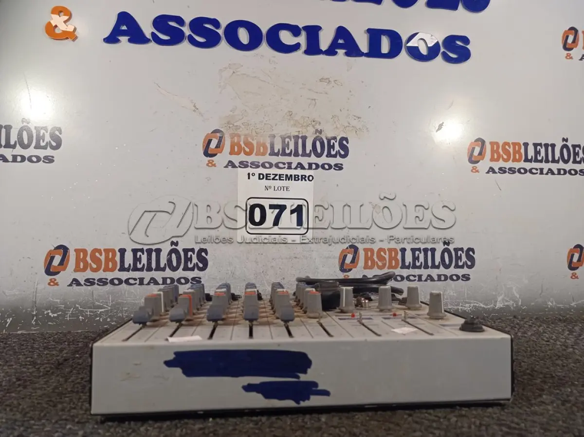 LOTE 071 - 01 MESA DE SOM UNIC MAC-06 STD. (NO ESTADO) ATENÇÃO! FAZER A VISITAÇÃO ANTES DE ARREMATAR, NÃO SABEMOS SE FUNCIONA. LEILÃO NÃO TEM GARANTIA E NEM DEVOLUÇÃO, SUJEITO A POSSÍVEIS AVARIAS VISÍVEIS/OCULTAS E/OU AUSÊNCIA DE COMPONENTES.