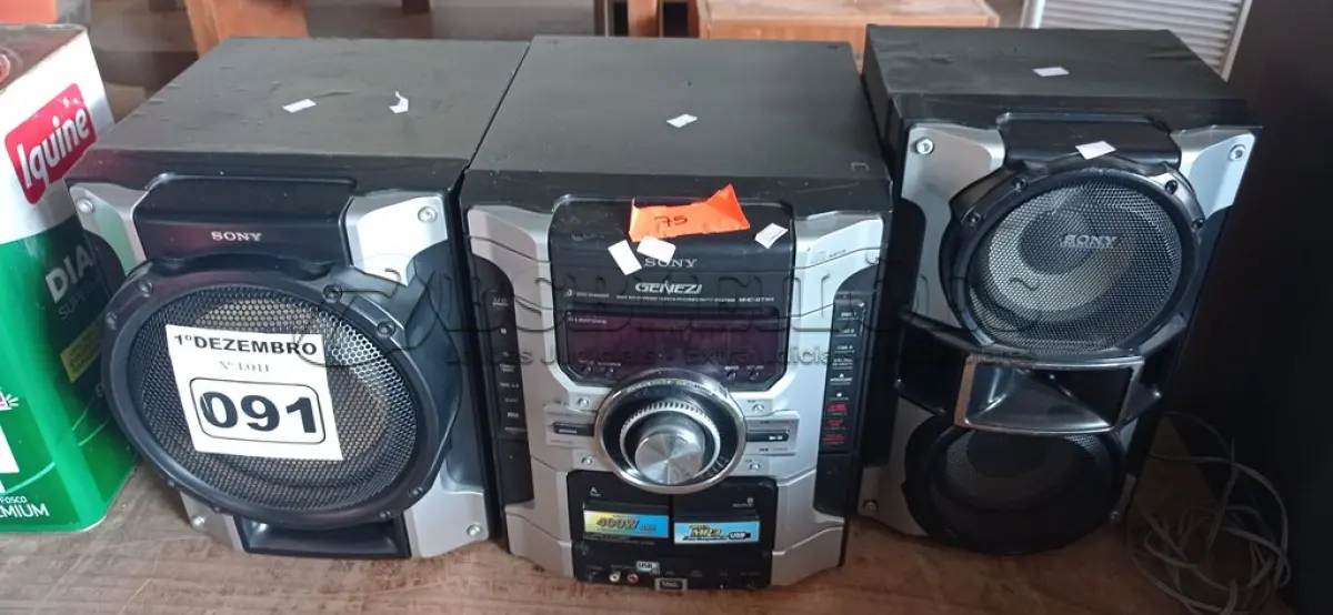 LOTE 091 - 01 APARELHO DE SOM 3X1 MARCA SONY. (NO ESTADO) ATENÇÃO! FAZER A VISITAÇÃO ANTES DE ARREMATAR, NÃO SABEMOS SE FUNCIONA. LEILÃO NÃO TEM GARANTIA E NEM DEVOLUÇÃO, SUJEITO A POSSÍVEIS AVARIAS VISÍVEIS/OCULTAS E/OU AUSÊNCIA DE COMPONENTES.