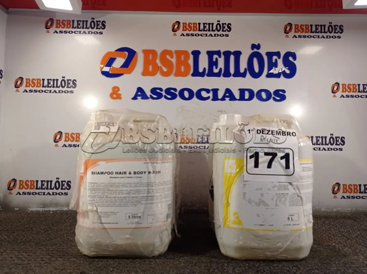 LOTE 171 - 20 LITROS DE DESINFETANTE HOSPITALAR PARA SUPERFÍCIES FIXAS E ARTIGOS NÃO CRÍTICOS E 10 LITROS DE SHAMPOO PARA CABELO E CORPO. (NO ESTADO) ATENÇÃO! FAZER A VISITAÇÃO ANTES DE ARREMATAR, NÃO SABEMOS SE FUNCIONA. LEILÃO NÃO TEM GARANTIA E NEM DEVOLUÇÃO, SUJEITO A POSSÍVEIS AVARIAS VISÍVEIS/OCULTAS E/OU AUSÊNCIA DE COMPONENTES.