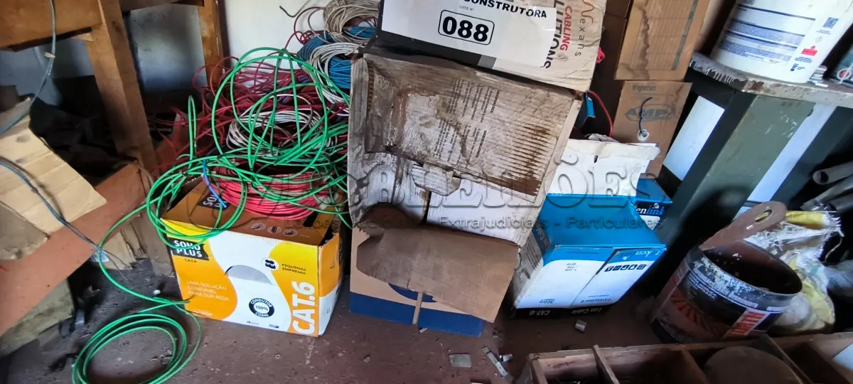 LOTE 088 - 01 LOTE COM CABOS DE REDE DIVERSOS (NO ESTADO, NÃO SABEMOS SE FUNCIONA. LEILÃO NÃO TEM GARANTIA E NEM DEVOLUÇÃO).