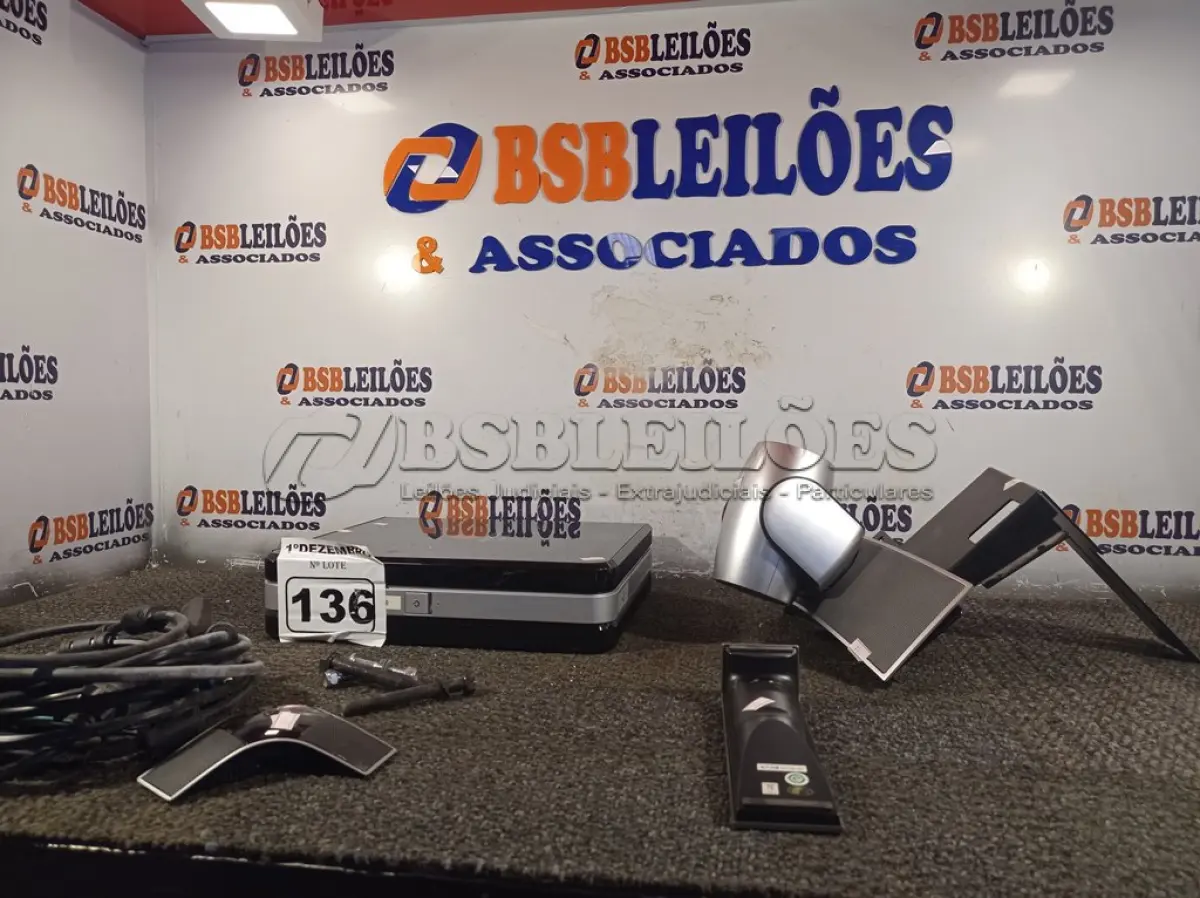 LOTE 136 - 01 APARELHO DE VIDEOCONFERÊNCIA. (NO ESTADO) ATENÇÃO! FAZER A VISITAÇÃO ANTES DE ARREMATAR, NÃO SABEMOS SE FUNCIONA. LEILÃO NÃO TEM GARANTIA E NEM DEVOLUÇÃO, SUJEITO A POSSÍVEIS AVARIAS VISÍVEIS/OCULTAS E/OU AUSÊNCIA DE COMPONENTES.