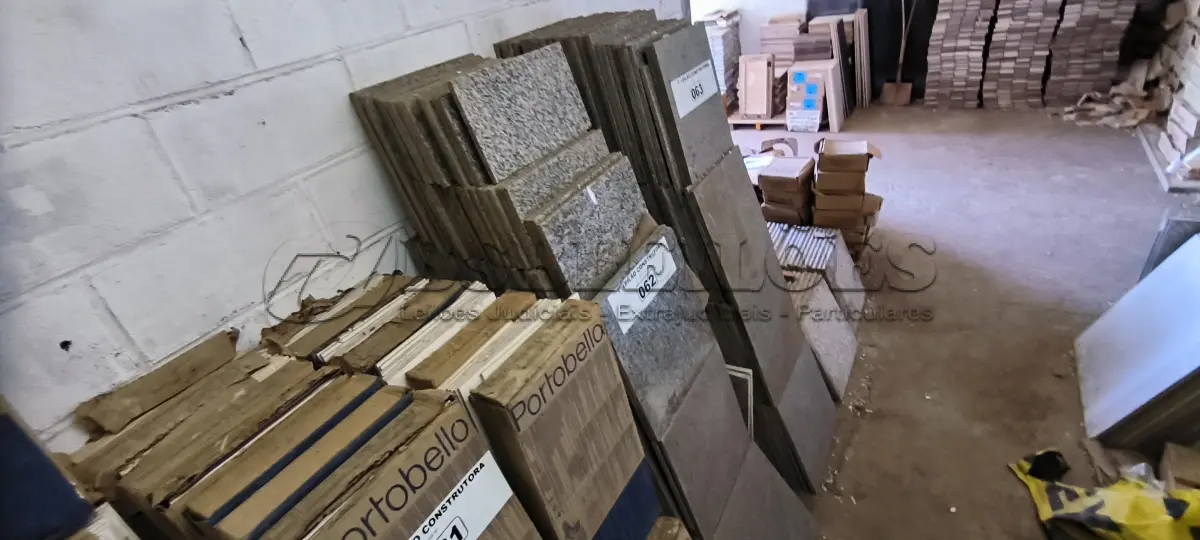LOTE 062 - 01 LOTE COM PEDRAS DIVERSAS (NO ESTADO, NÃO SABEMOS SE FUNCIONA. LEILÃO NÃO TEM GARANTIA E NEM DEVOLUÇÃO).