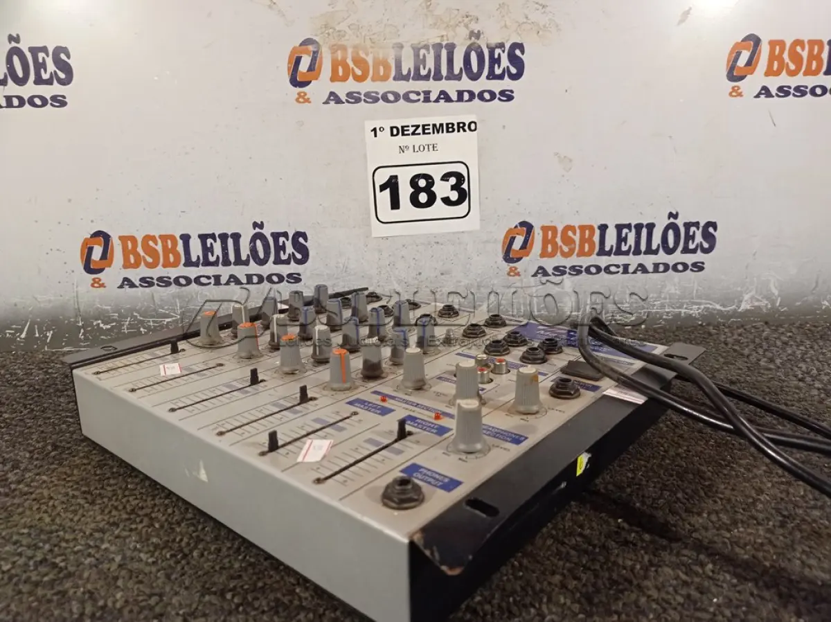 LOTE 183 - 01 MESA DE SOM UNIC MAC-06 STD. (NO ESTADO) ATENÇÃO! FAZER A VISITAÇÃO ANTES DE ARREMATAR, NÃO SABEMOS SE FUNCIONA. LEILÃO NÃO TEM GARANTIA E NEM DEVOLUÇÃO, SUJEITO A POSSÍVEIS AVARIAS VISÍVEIS/OCULTAS E/OU AUSÊNCIA DE COMPONENTES.
